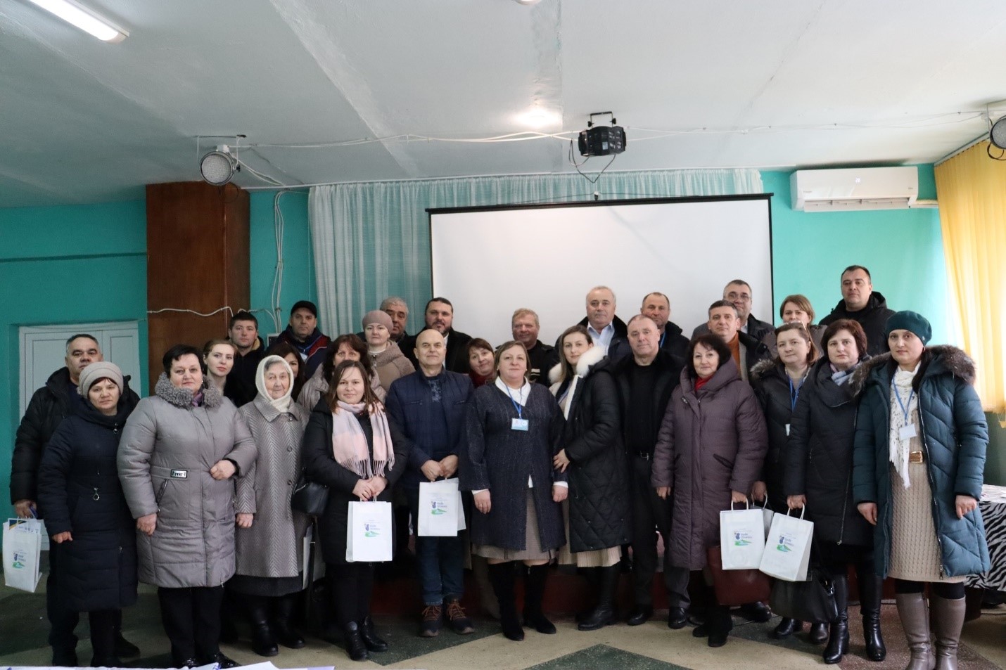 Membrii Asociației GAL ,,Vasile Stroescu”, s-au întrunit joi, 25 ianuarie 2024, în satul Viișoara, la ședința Adunării Generale a membrilor GAL 7 adunarea generala gal